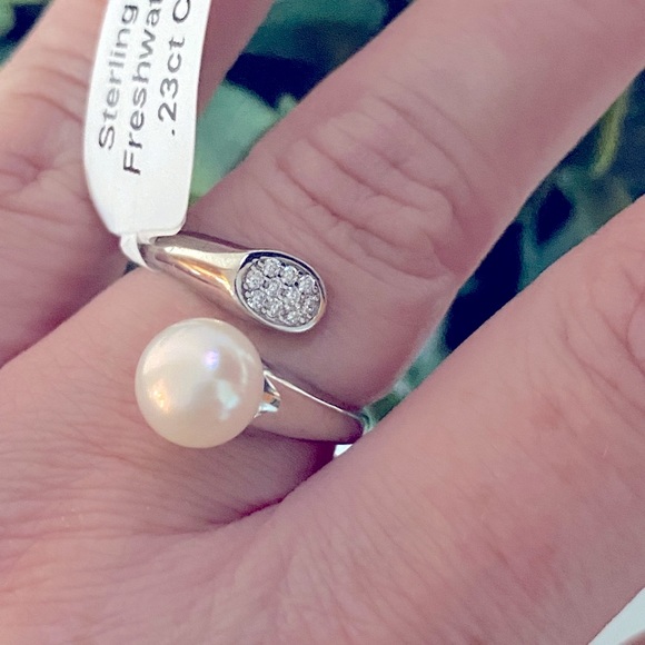 Brand New Freshwater Pearl Sterling Silver 0.23 ct cubic zirconia ring size 8 - Picture 1 of 6